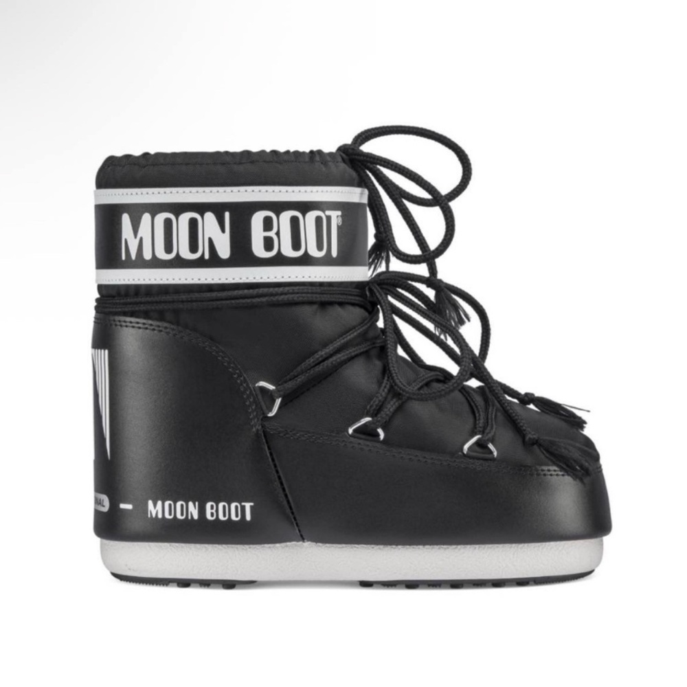 Moon Boot Short Black and White